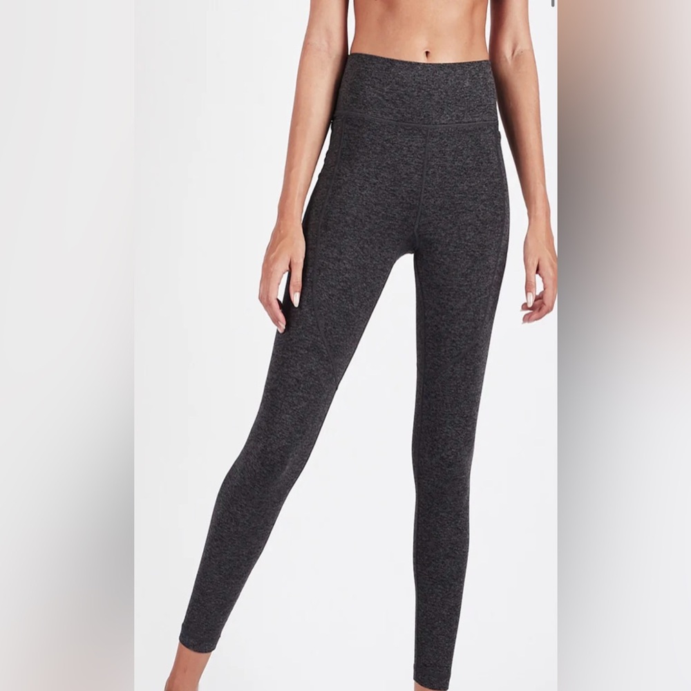 Vuori Women’s Performance Leggings in Charcoal Heather in XS